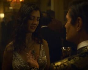 Alexandra Daddario sexy - Anne Rice's Mayfair Witches (2023)  s01-e01 Bedroom Scene