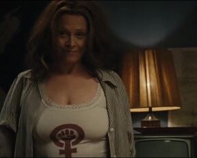 Elizabeth Banks, Sigourney Weaver nude - Call Jane (2022)