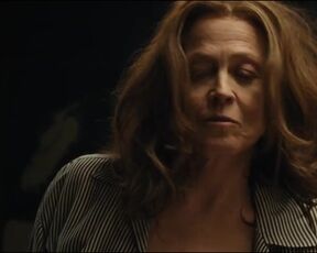 Elizabeth Banks, Sigourney Weaver nude - Call Jane (2022)