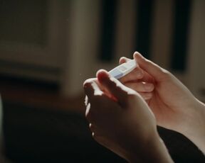 Franziska Hartmann, Lene Oderich sexy - Neuland (2022) s01-e02