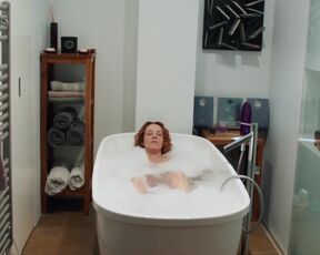 Petra Hrebickova nude - Pozadi udalosti (2022) s01e01