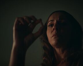 Ulrike C. Tscharre sex - Höllgrund (2022) s01e04 Dressing Scene