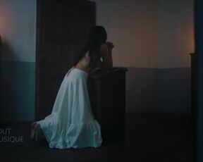 Julie De Bona topless - Les Combattantes (2022) s01-e05