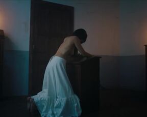 Julie De Bona topless - Les Combattantes (2022) s01-e05