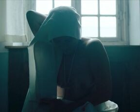 Julie De Bona topless - Les Combattantes (2022) s01-e05