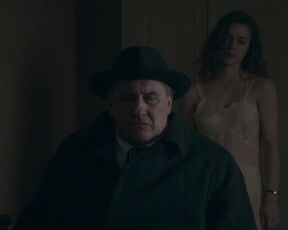 Clara Antoons, Jade Labeste sexy - Maigret (2022)