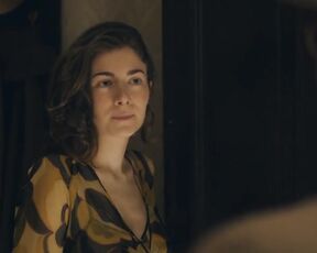 Valery Tscheplanowa, Amy Benkenstein nackte - Das Haus der Träume (2022) s01e03