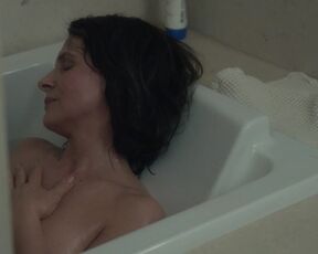 Juliette Binoche nude - Avec amour et acharnement (2022) Hot Nudiity French Celebrity