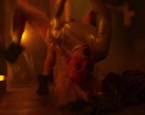 Emilia Schüle, Anne Müller nackte - The Perfumier (2022) hot thriller scene