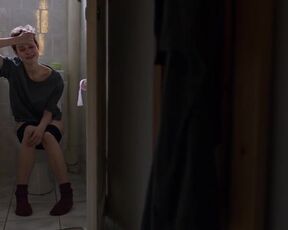 Emilia Schüle, Anne Müller nackte - The Perfumier (2022) hot thriller scene