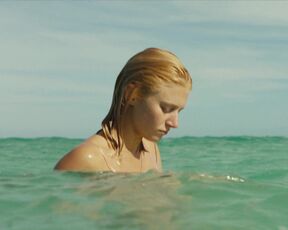 Julia Schlaepfer, Aminah Nieves nude scene - 1923 (2023) s01e04