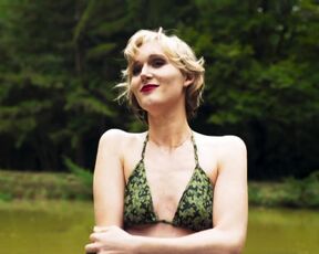 Susanne Gschwendtner sexy, Theresa Riess hot sex scene - Jeanny - Das fünfte Mädchen (2022)