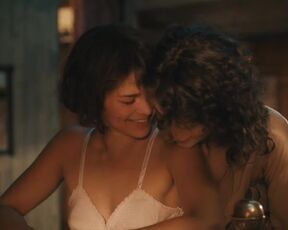 Naemi Florez, Amy Benkenstein sexy - Das Haus der Träume  (2022) s01e01-04