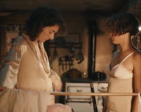 Naemi Florez, Amy Benkenstein sexy - Das Haus der Träume  (2022) s01e01-04