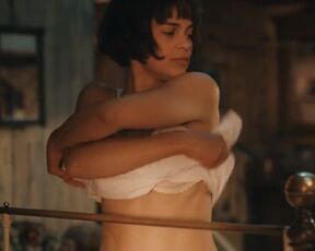 Naemi Florez, Amy Benkenstein sexy - Das Haus der Träume  (2022) s01e01-04