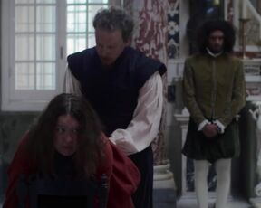 Ludivine Sagnier, Liv Hill sexy - The Serpent Queen (2022) s01e01