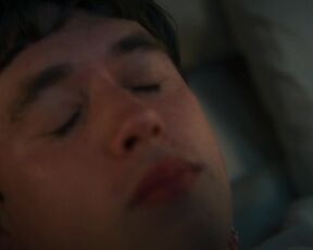 Ludivine Sagnier, Liv Hill sexy - The Serpent Queen (2022) s01e01