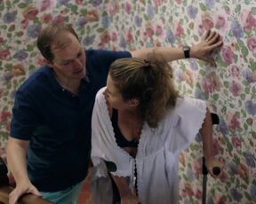 Karin Hanczewski, Alice Pehlivanyan - Im Sommer wohnt er unten (2015) Naked Celebs