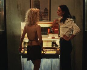 Elektra Jansson-Kilbey sexy - Shantaram (2022) s01e06