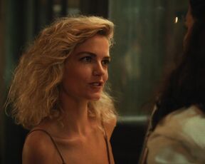 Elektra Jansson-Kilbey sexy - Shantaram (2022) s01e06