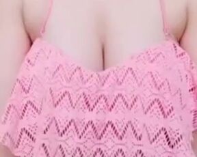 Busty Beauty Woman - Explicit Nudity on cam