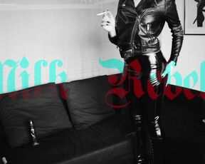 Goth-girl shows her nipples and jerks off her dildo. Will you join her