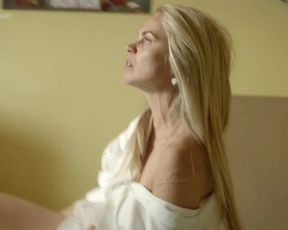 Sexy Milena Minichova Nude - Trpaslík s01e05 (2017) 