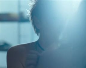 Sexy Heather Graham, Jaime Winstone, Meredith Ostrom, Amanda Seyfried nude and hot – Boogie Woogie (2009) 