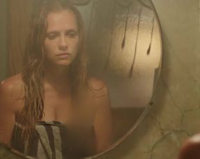 Hot actress Teresa Palmer Sexy - Lights Out (2016) 