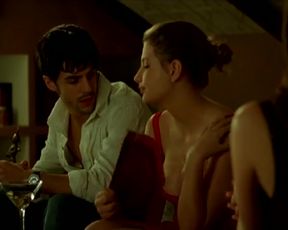 Hot actress Miriam Giovanelli Nude - Mentiras y gordas (2009) 