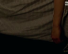 Hot actress Weronika Ksiazkiewicz Nude - Lispettore Coliandro s05e01 (2016) 