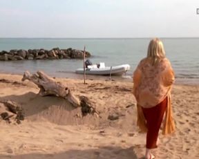 Sexy Stefanie Frischeis Nude - Conny und die verschwundene Ehefrau (2005) 
