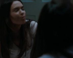 Hot actress Odette Annable Nude - The Unborn (2009) 