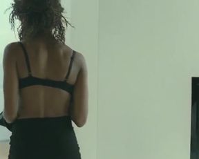 Hot scene Nicole Beharie - Shame (UK 2011) 