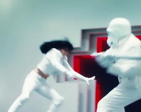 Hot scene Milla Jovovich - Ultraviolet (2006) 