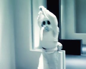 Hot scene Milla Jovovich - Ultraviolet (2006) 