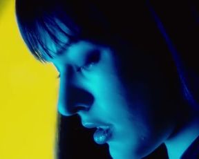 Hot scene Milla Jovovich - Ultraviolet (2006) 