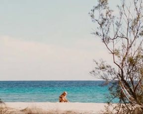 Hot actress Madonna Jeanne Tripplehorn (nn) Elizabeth Banks (nn) - Swept Away (US 2002) 