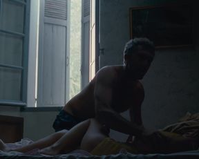 Sexy Lola Le Lann nude - Un moment d’egarement (2015) 