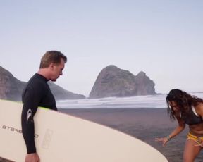 Sexy Emma Leonard, Cian Elyse White Nude - 800 Words s01e05 (2015) 