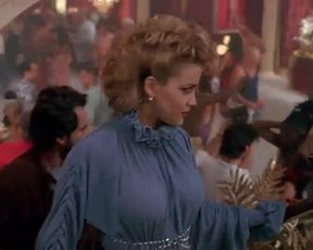 Hot actress Angie Everhart, Kiara Hunter, etc Nude - Bordello of Blood (1996) 