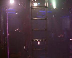 Hot actress Angie Everhart, Kiara Hunter, etc Nude - Bordello of Blood (1996) 