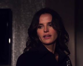 Hot scene Ana Alexander, Ragan Brooks Nude - Chemistry - s01e01 (US 2011) 