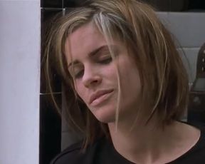 Hot actress Amanda Peet - Igby Goes Down (US 2002) 