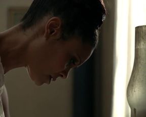 Sexy Thandie Newton Sexy - Westworld s01e04 (2016) TV show scenes