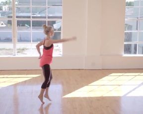 Sexy Julianne Hough Sexy - MPG Spring 2016 TV show scenes