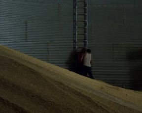 Sexy Heather Graham, Maika Monroe Sexy - At Any Price (2012) TV show scenes