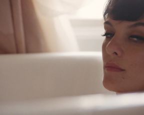 TV show scene Frankie Shaw Nude - SMILF s01e02 (2017) 