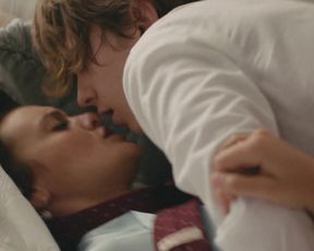 TV show scene Frankie Shaw Nude - SMILF s01e02 (2017) 