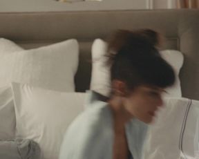 TV show scene Frankie Shaw Nude - SMILF s01e02 (2017) 